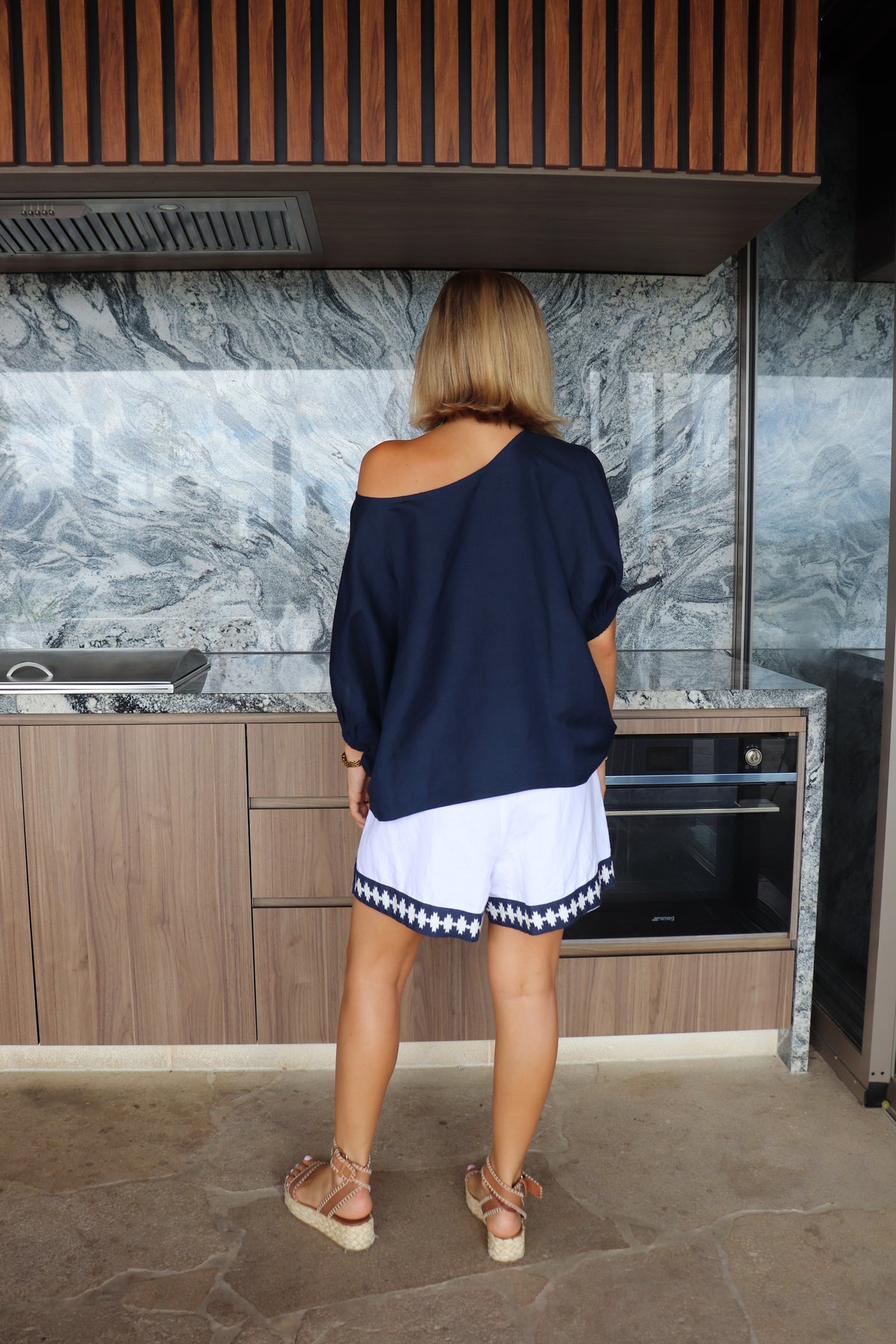 Luoni | Elke Short | White With Navy Aztec
