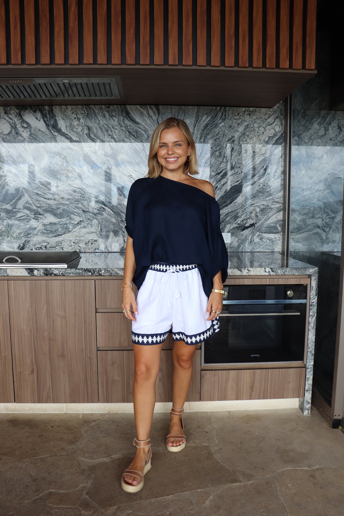 Luoni | Elke Short | White With Navy Aztec