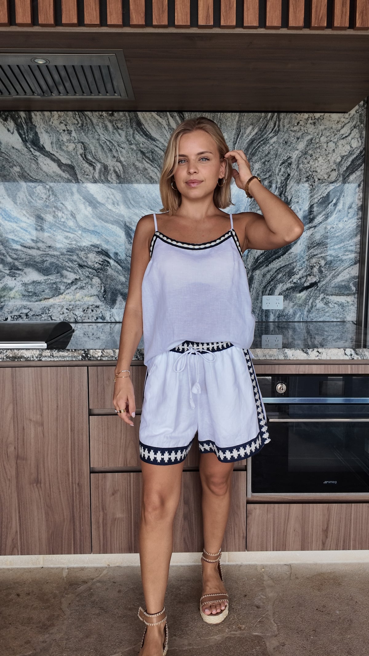 Luoni | Elke Short | White With Navy Aztec
