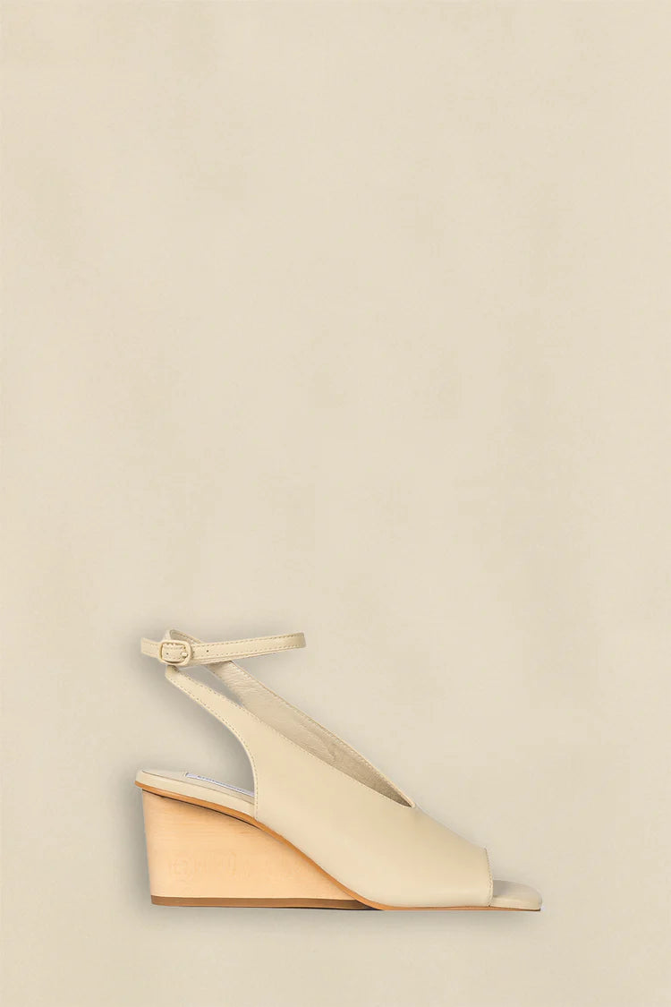 Zoe Kratzmann | Gala Wedge | Parchment