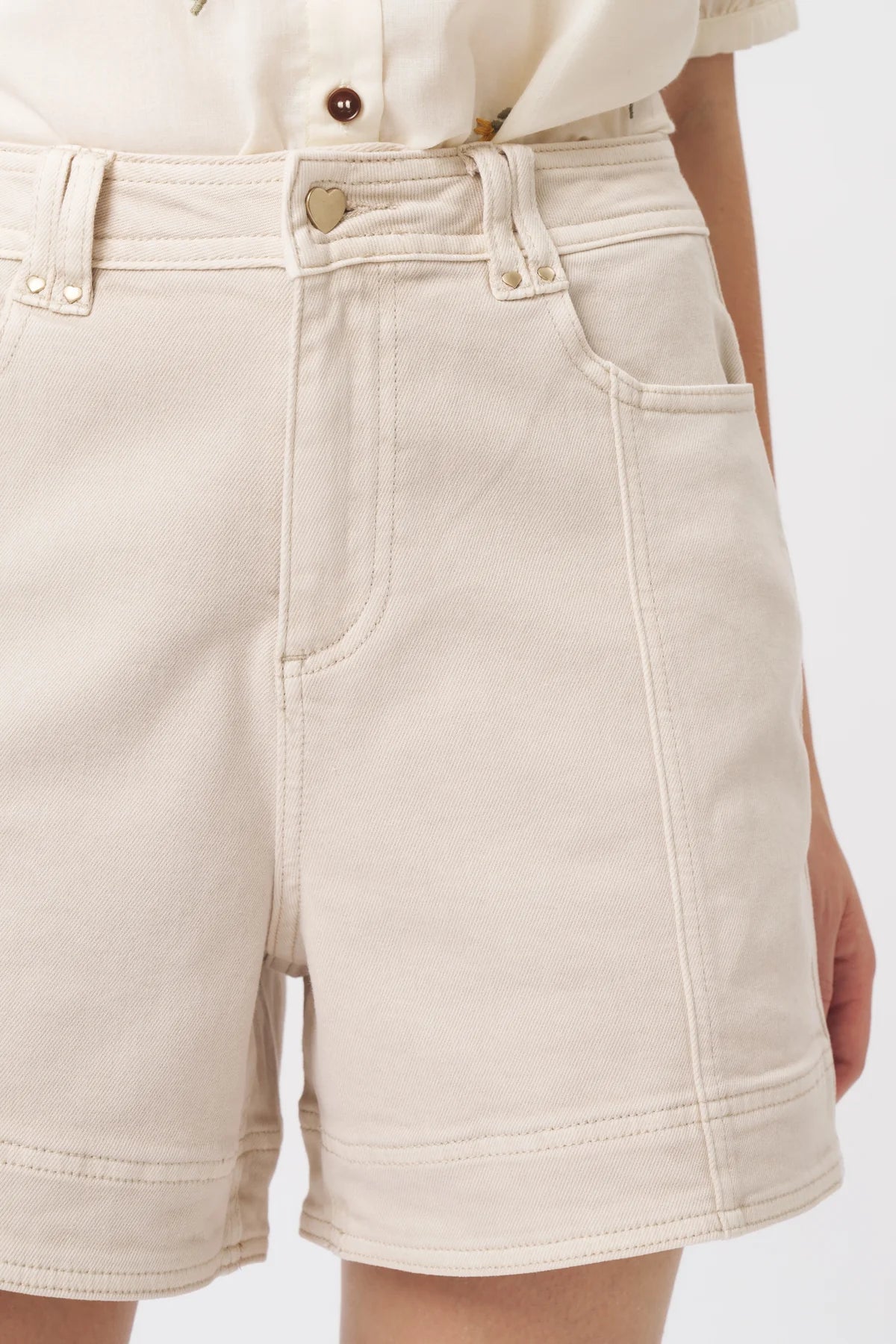Kireina | Sydney Short | Sand