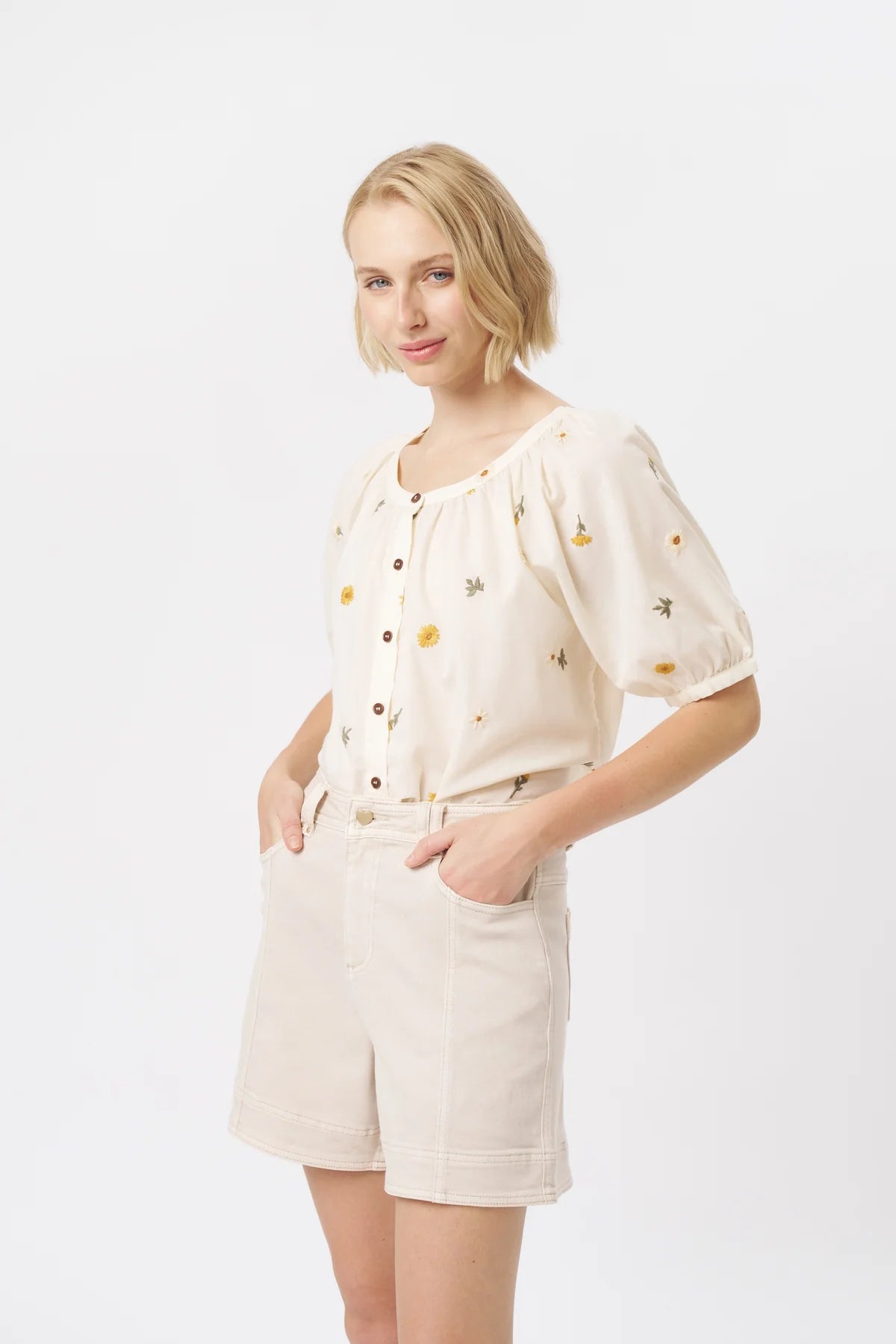 Kireina | Sydney Short | Sand