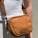 Juju &amp; Co | Camera Crossbody | Tan