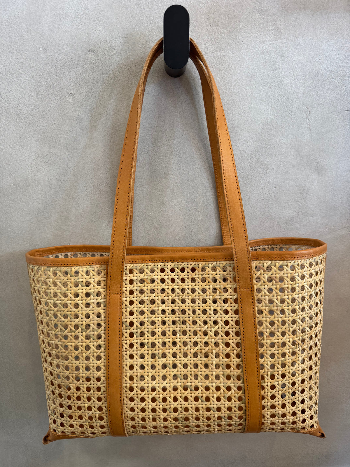 State Of Embrace | Linear Tote Medium | Tan