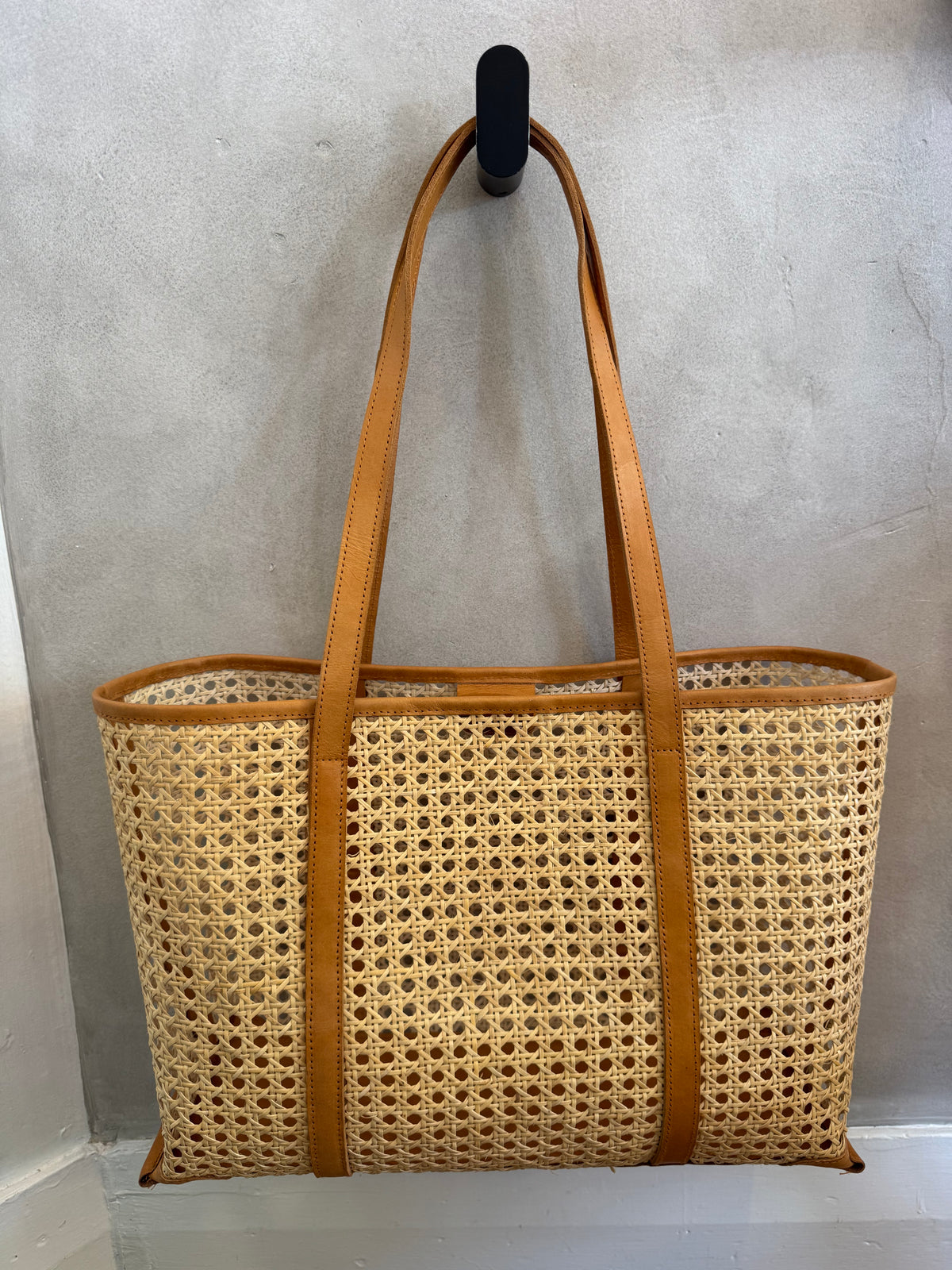 State Of Embrace | Linear Tote Large | Tan