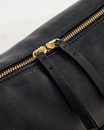Juju & Co | Shasta Sling Bag | Black