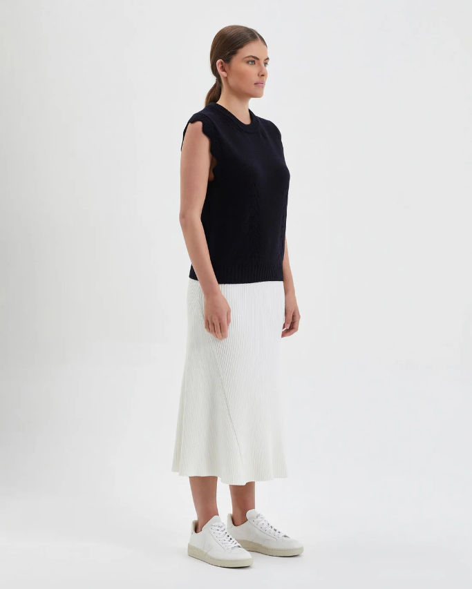 Iris & Wool | Scallop Vest | Black