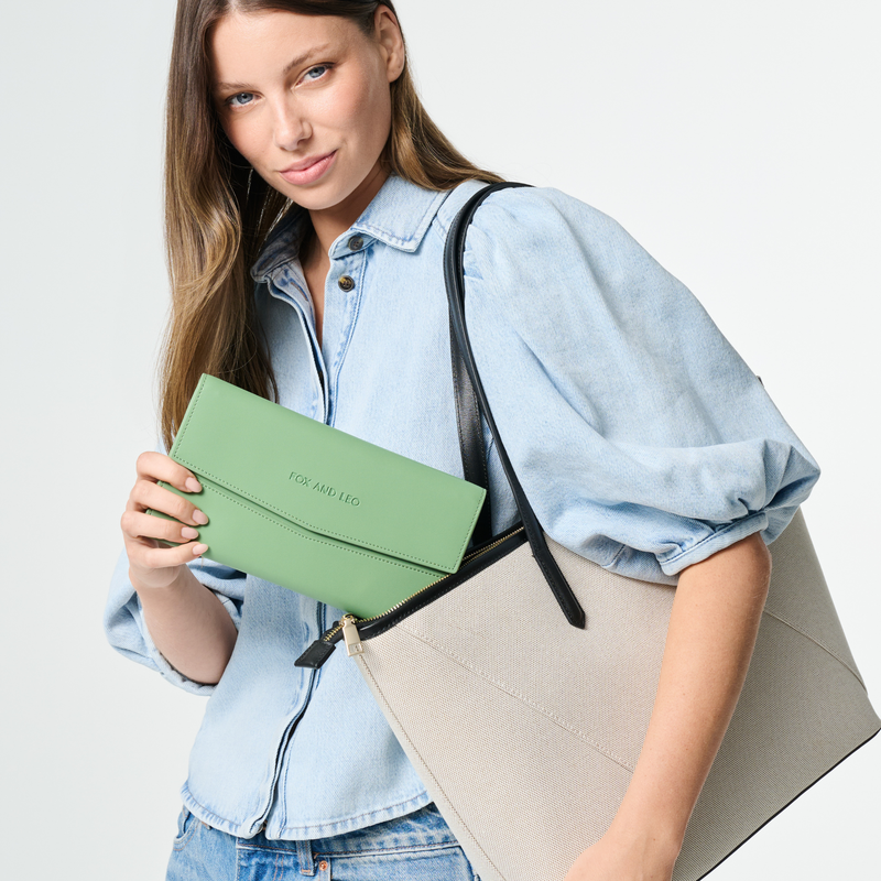 Fox and Leo | The Traveller 2.0 | Sage