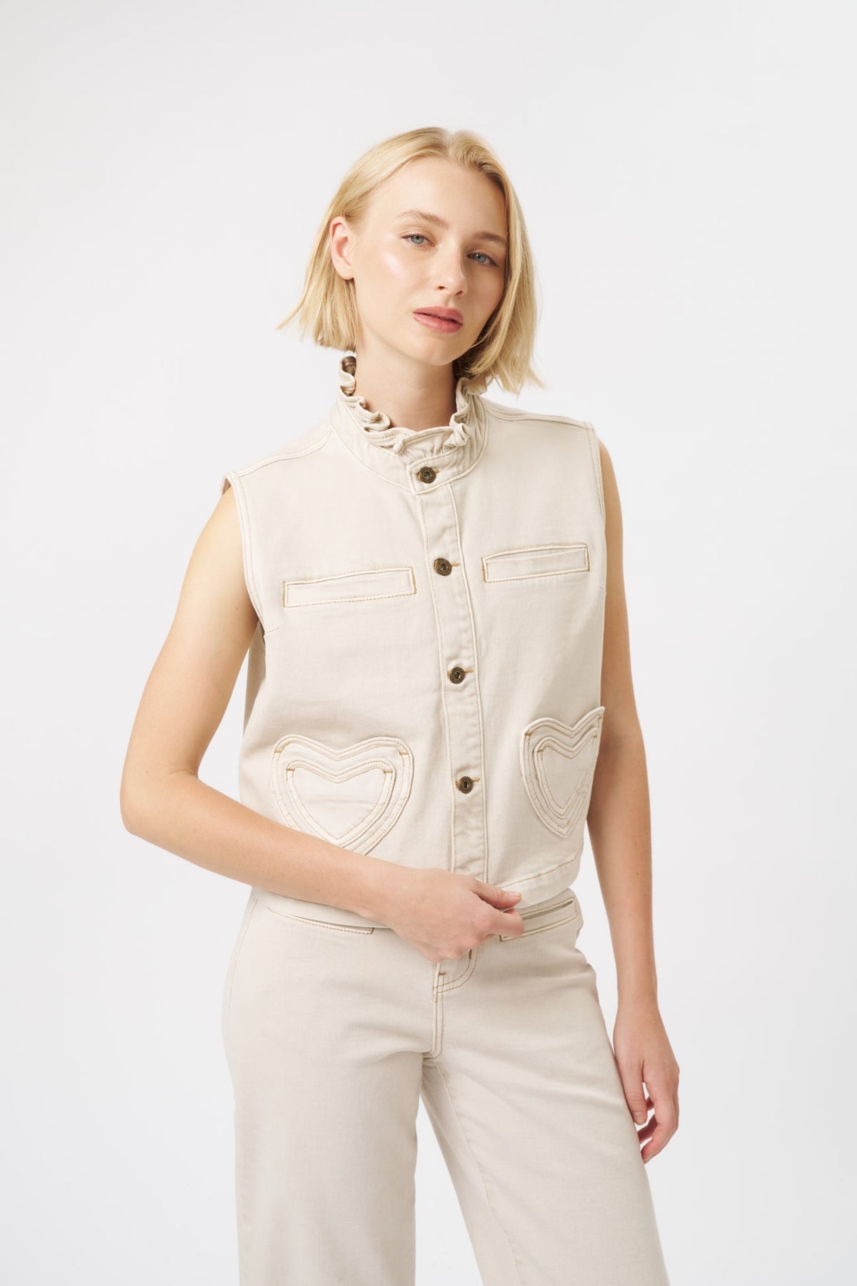 Kireina | Amy Vest | Sand