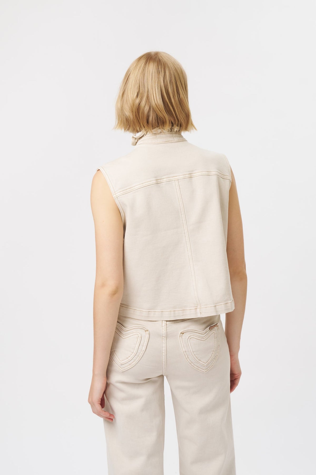 Kireina | Amy Vest | Sand