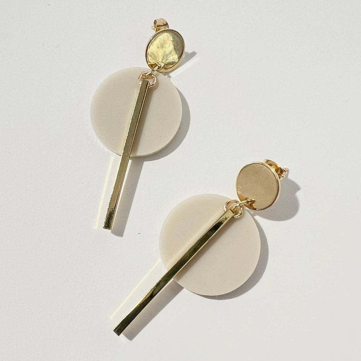 Kyra lvory Beige And Gold Dangle Earrings